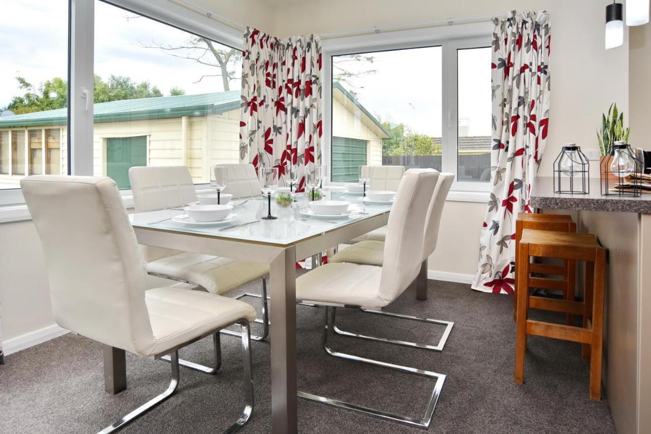 Weston Villa - Spacious & Family Friendly - Bookahome 크라이스트처치 외부 사진